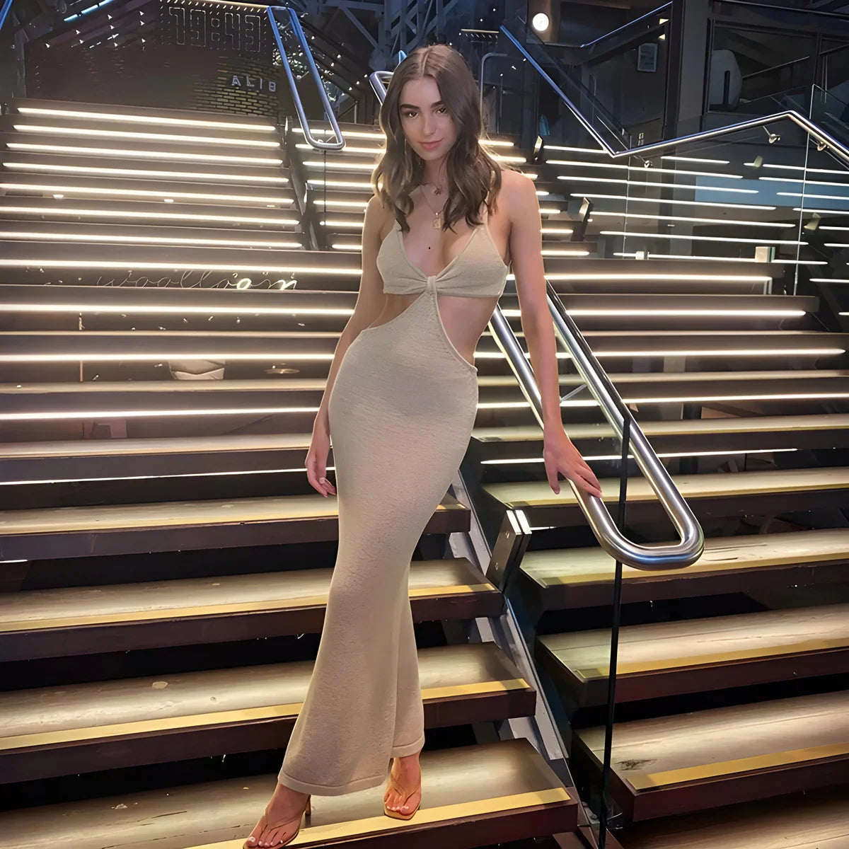 VESTITO CON AGGANCIO CENTRALE