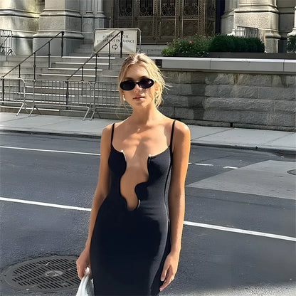 VESTITO CON SCOLLATURA CENTRALE