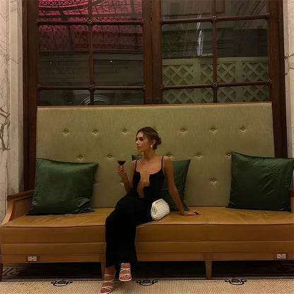 VESTITO CON SCOLLATURA CENTRALE