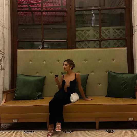 VESTITO CON SCOLLATURA CENTRALE